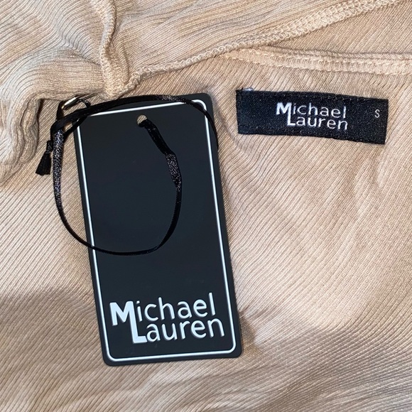 New one shoulder top with thump peep hole - Picture 10 of 11